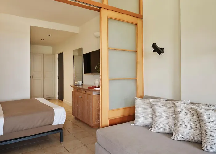 Aeolos 4* Gastouri (Corfu)